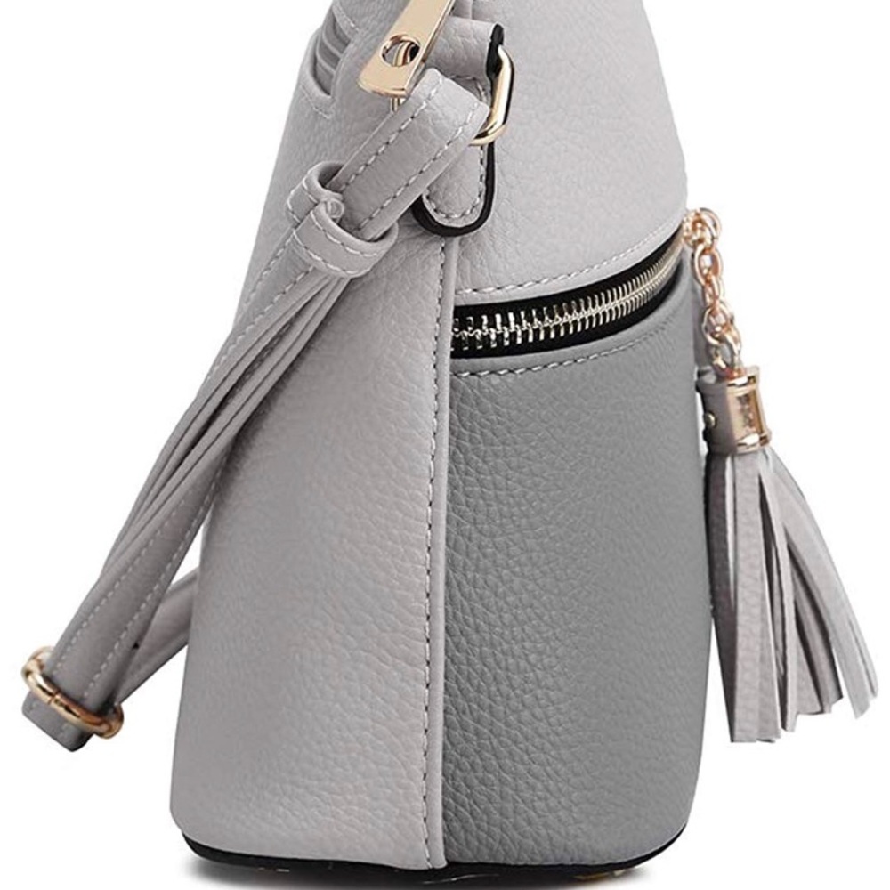 Light weight medium crossbody bag with tassel - Picture 4 of 8